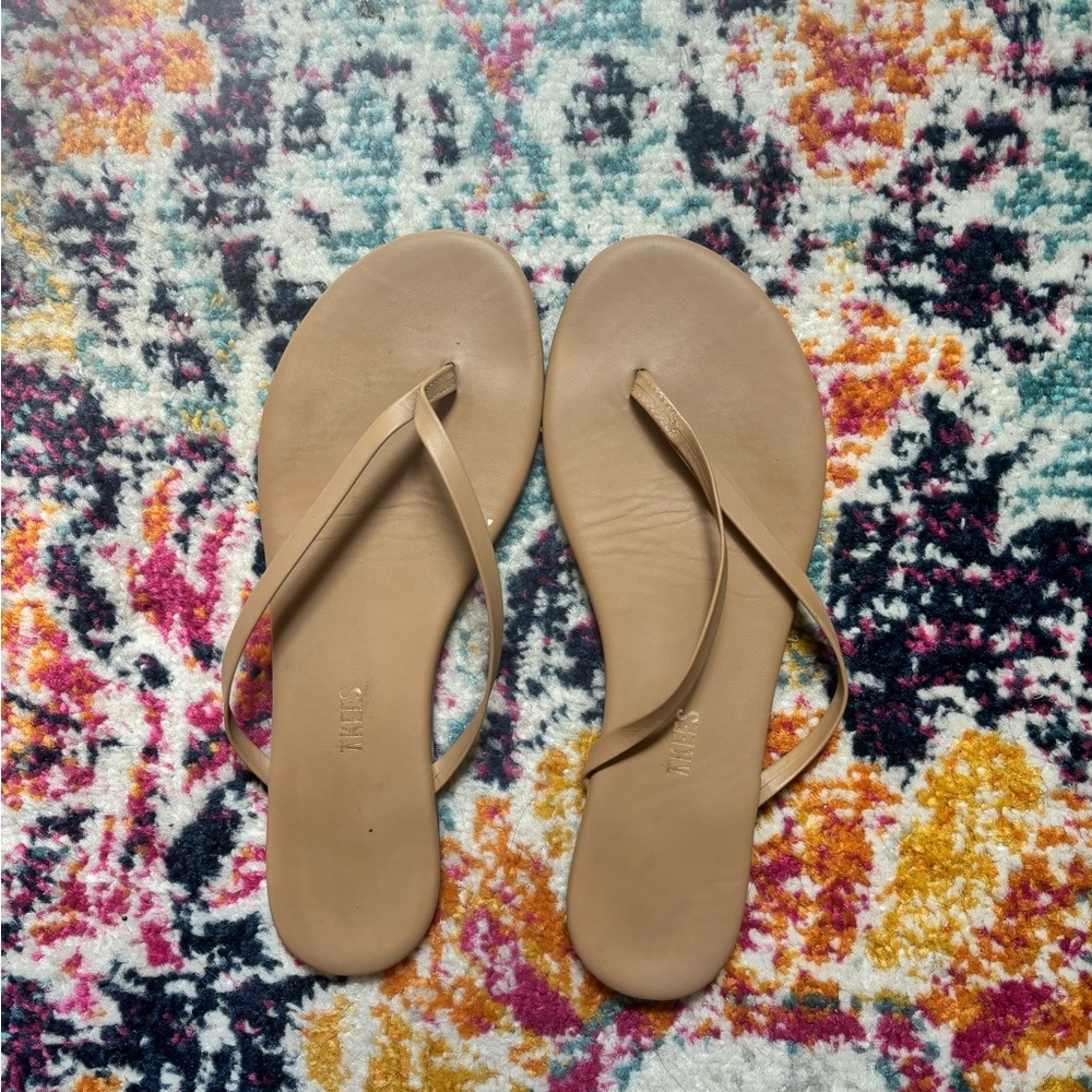 Tkees flip flops size 9